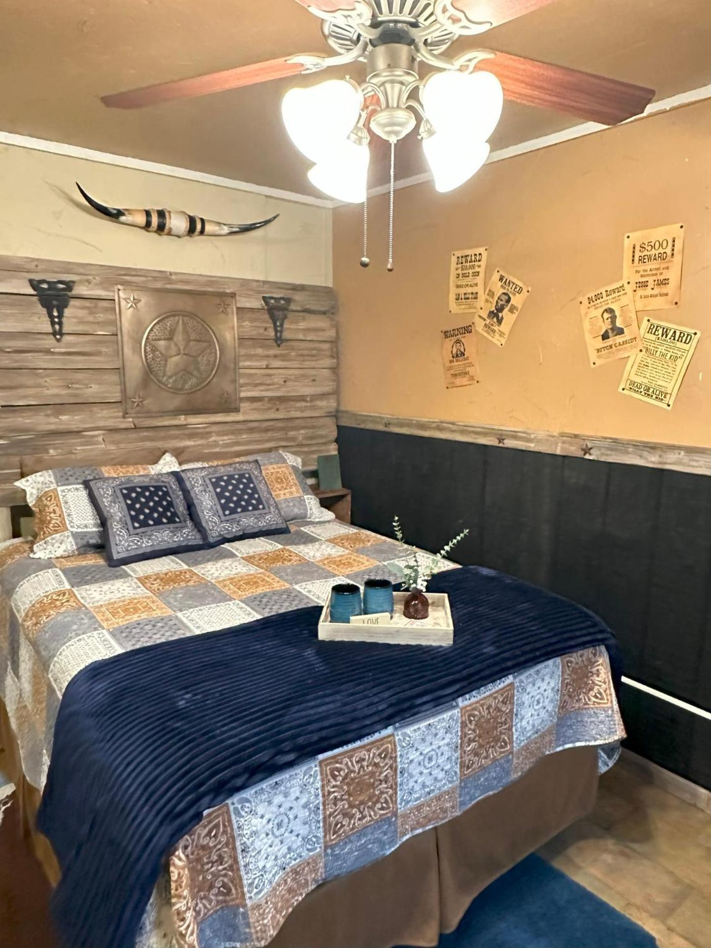 Acorn Hideaways Canton Rustic Old West Frontier Suite Exterior photo