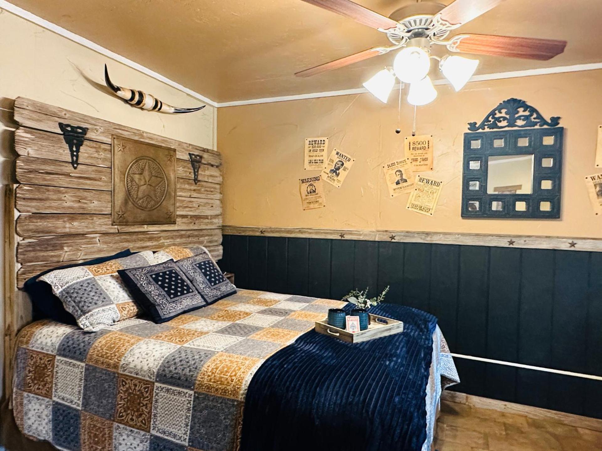 Acorn Hideaways Canton Rustic Old West Frontier Suite Exterior photo